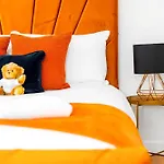 Luxury City Centre 5 Bed House With En-Suite, Bbq, On-Site Parking By Azura Nights